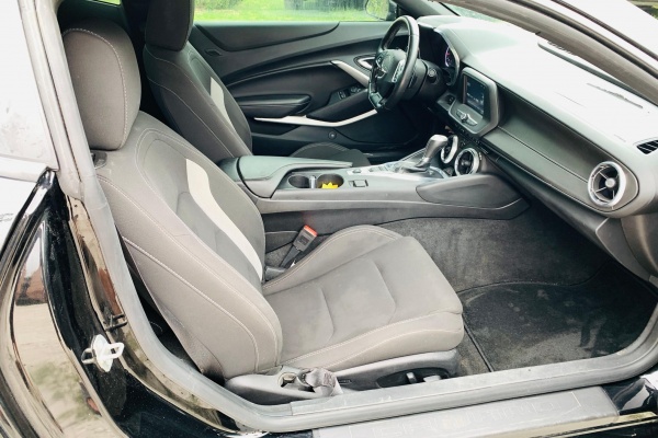 фото Chevrolet Camaro LT