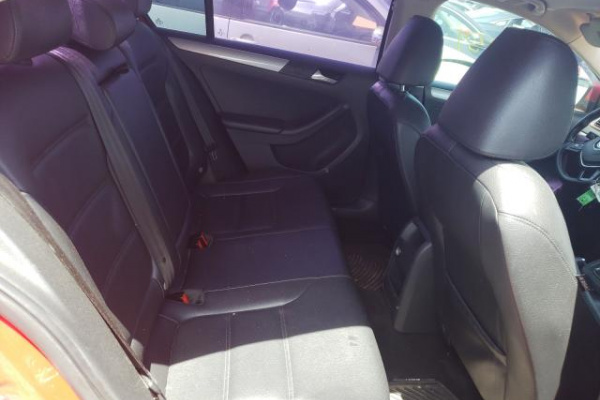 фото Volkswagen Jetta BASE