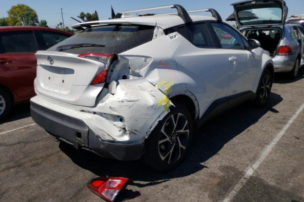 фото TOYOTA C-HR XLE