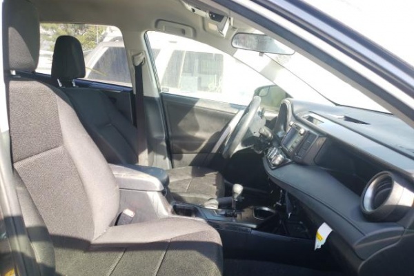 фото Toyota RAV4 LE