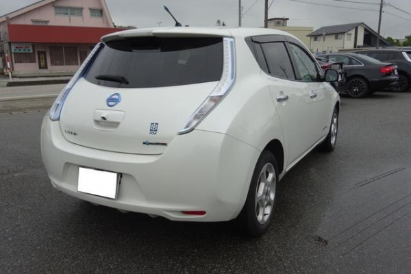 фото NISSAN LEAF