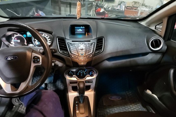 фото Ford Fiesta SE