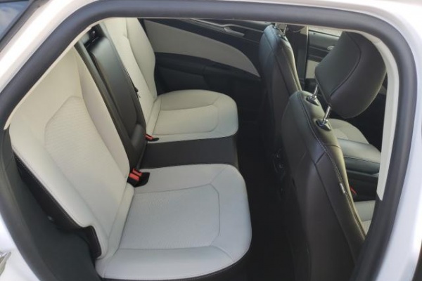 фото Ford Fusion SE