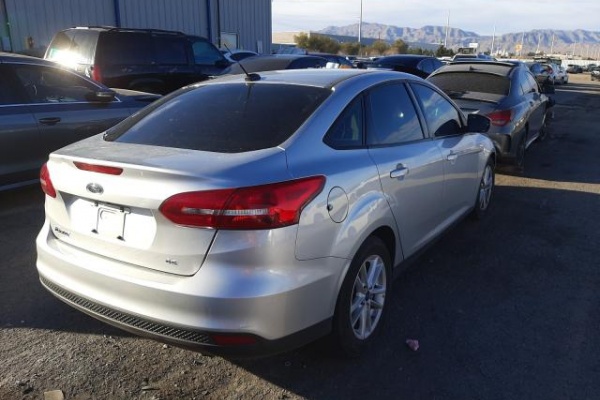 фото Ford Focus SE