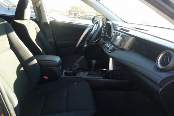 фото Toyota RAV4 LE