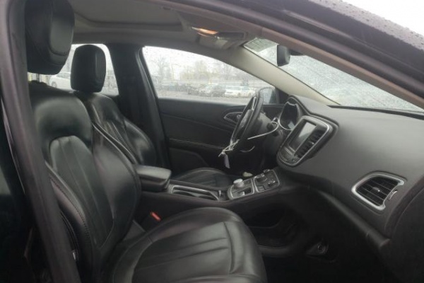 фото Chrysler 200 LIMITED