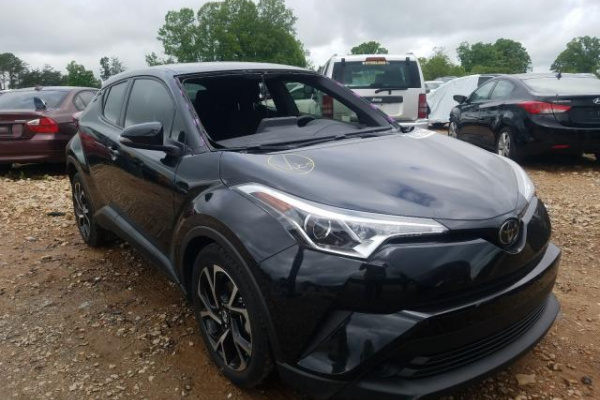 фото TOYOTA C-HR XLE