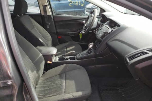 фото Ford Focus SE