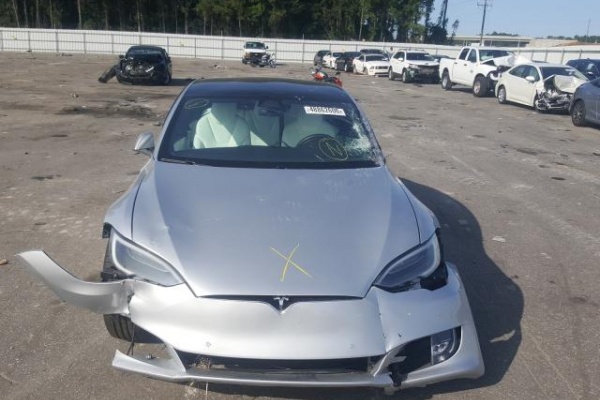 фото Tesla MODEL S