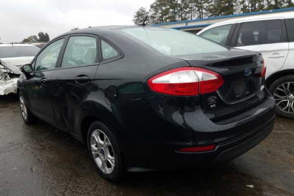 фото Ford Fiesta SE