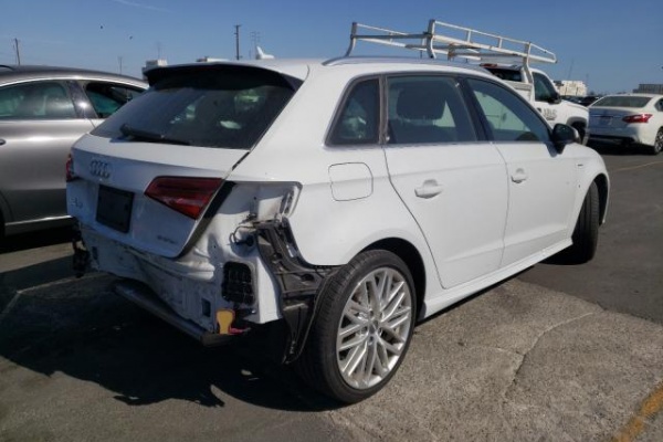 фото Audi A3 E-TRON Premium