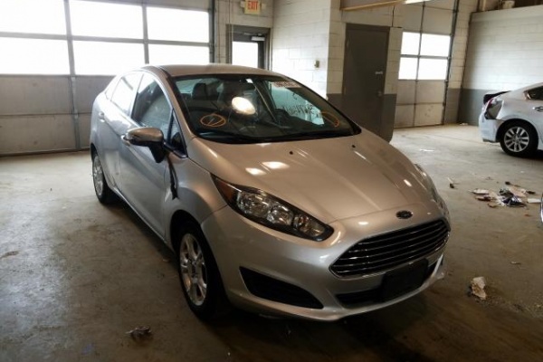 фото Ford Fiesta SE