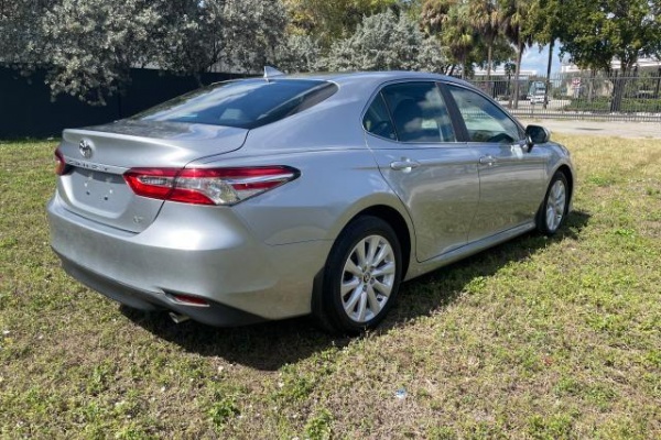 фото Toyota Camry LE