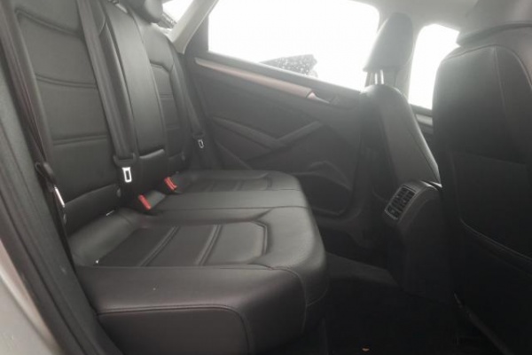 фото Volkswagen Passat SE