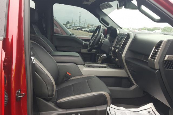 фото Ford F-150 RAPTOR