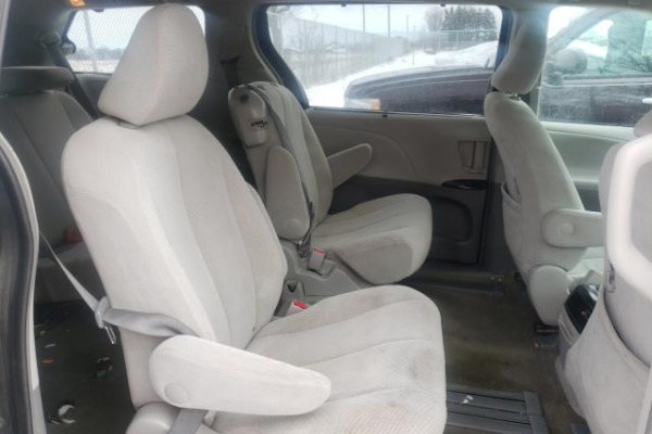 фото TOYOTA SIENNA