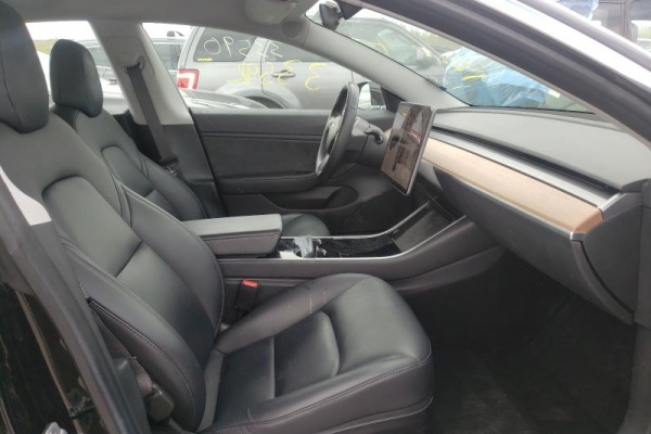 фото Tesla MODEL 3