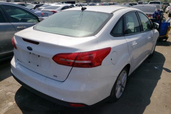 фото Ford Focus SE