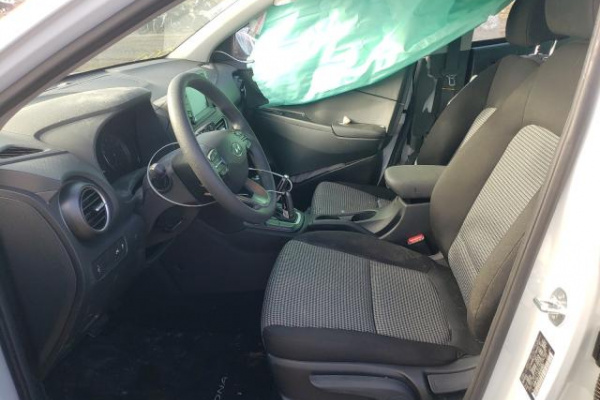 фото HYUNDAI KONA SE