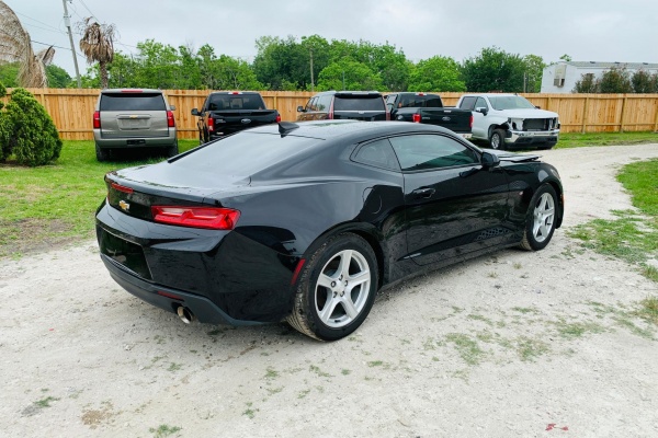 фото Chevrolet Camaro LT