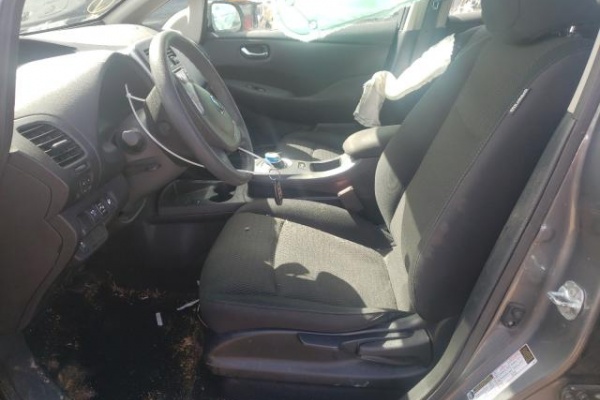 фото Nissan Leaf S