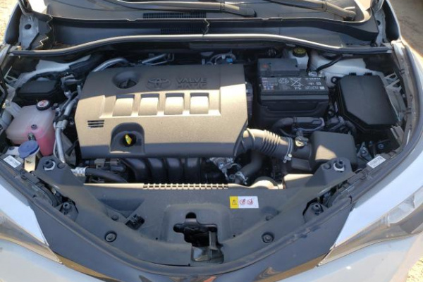 фото TOYOTA C-HR XLE