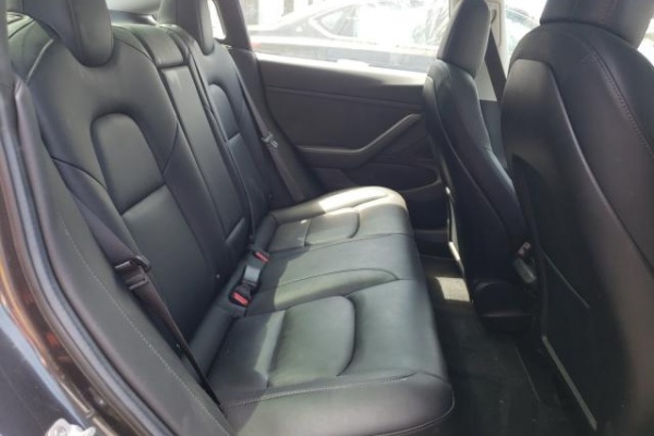 фото Tesla MODEL 3