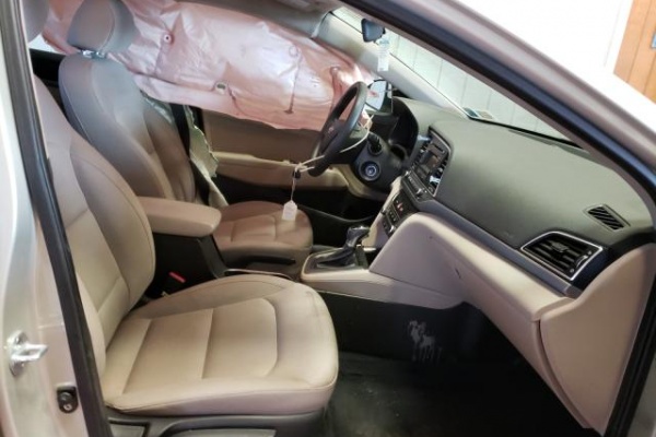 фото Hyundai Elantra SE