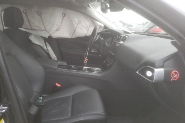 фото Jaguar XE PREMIUM