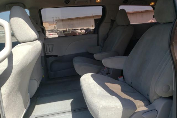 фото TOYOTA SIENNA