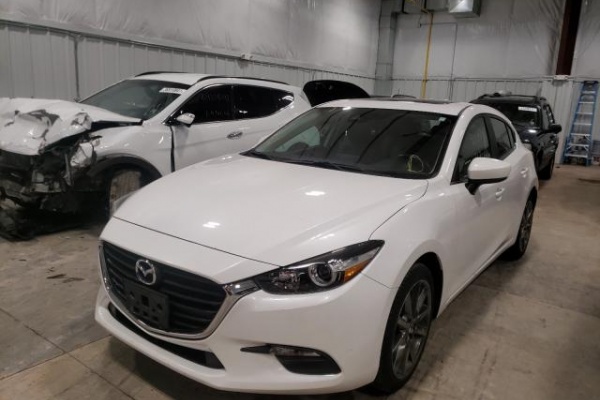 фото Mazda 3 TOURING