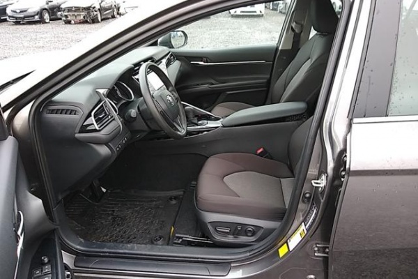 фото Toyota Camry LE